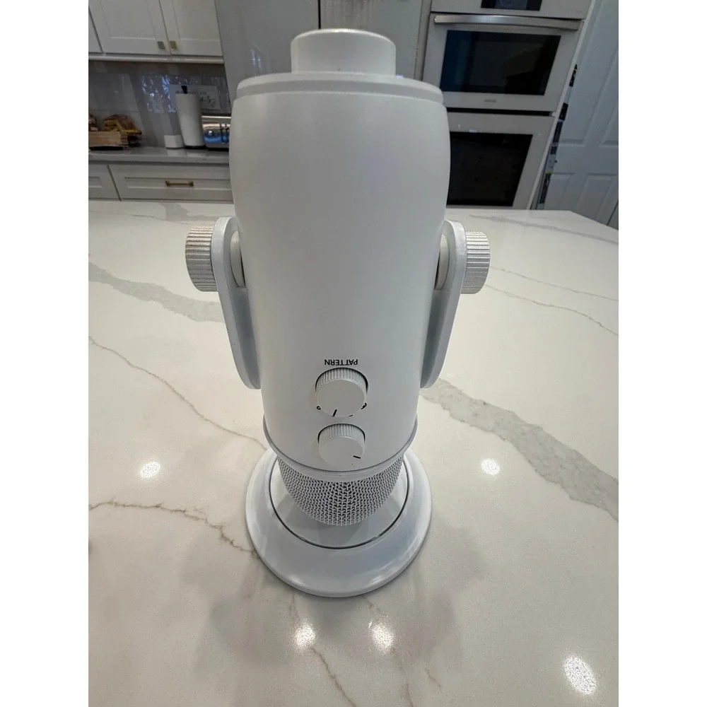 Blue Yeti USB Microphone Whiteout Professional Condenser Mic for Recording Boxed
